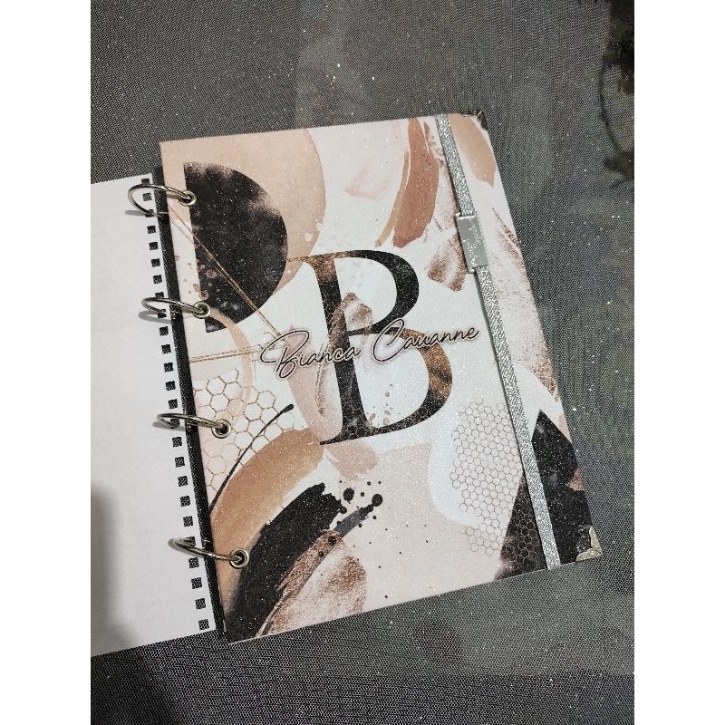 Caderno argolado Tamanho A5 com Argolas Articuladas e Personalização com nome ou imagem.