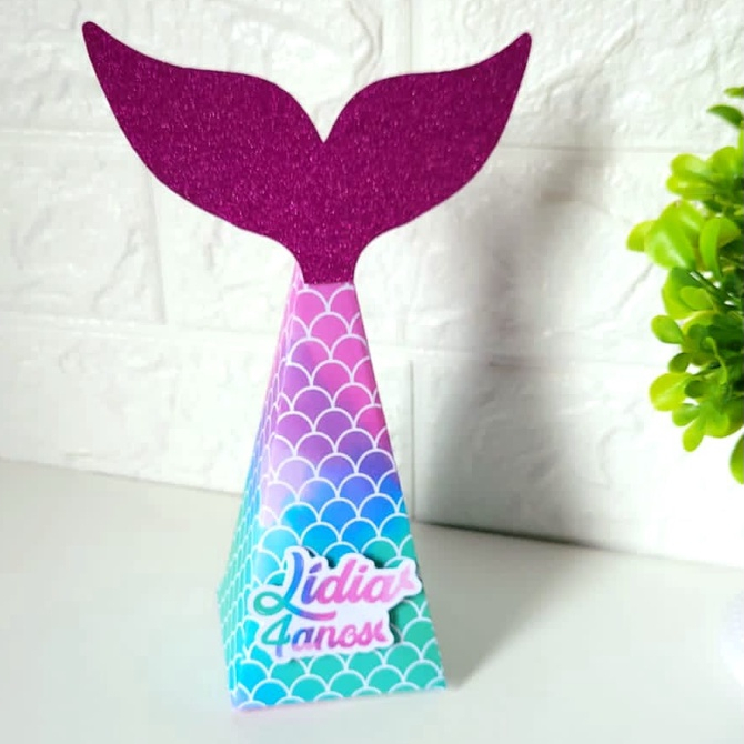 caixa cauda de sereia glitter pirâmide com nome lembrancinha de aniversário personalizada, cone e milk - pequena sereia -chá de bebê - lembrancinha de festa fundo do mar menina