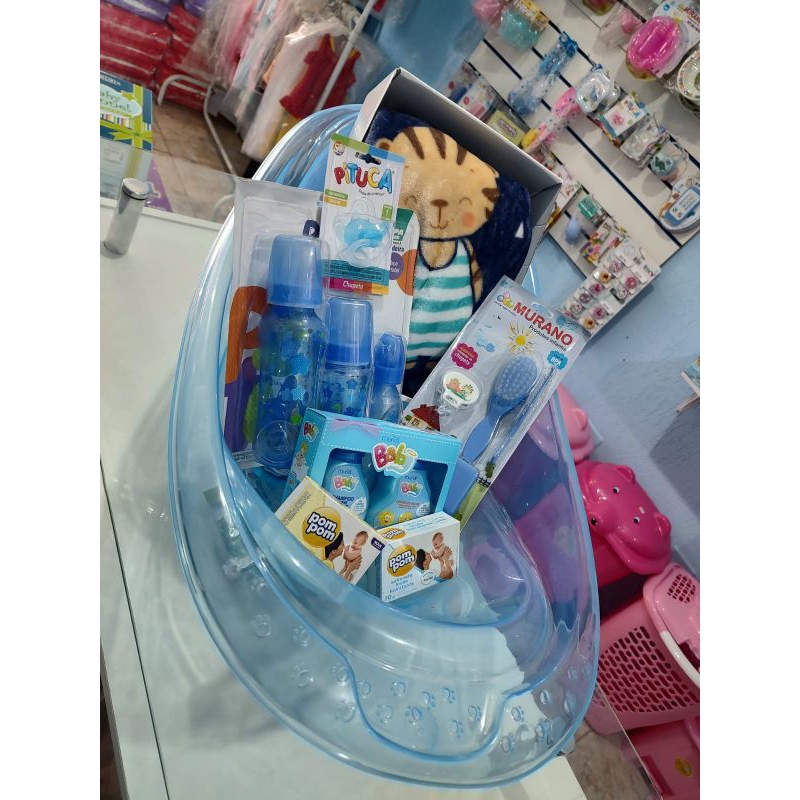 Kit com Banheira Cobertor e Produtos de Bebês