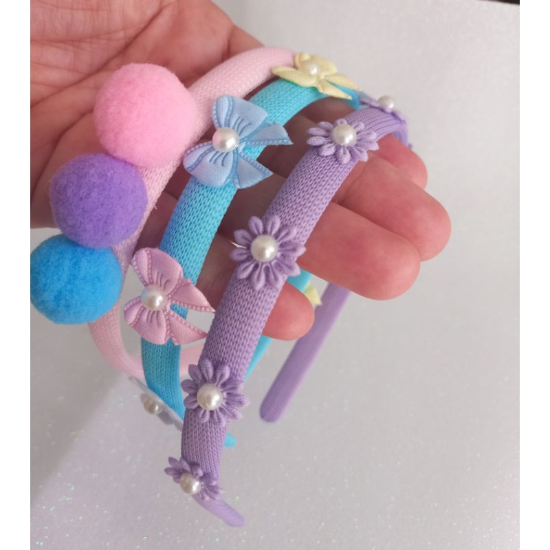 kit 3 Lindas Tiaras infantil/Arquinho Colorido Com Pompons Flores e Lacinhos em Oferta na Shopee