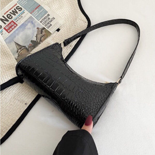 bolsa feminina de ombro baguete preta branca croco