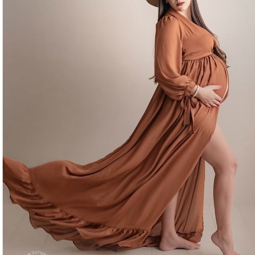 Vestido crepe Serafina ensaio fotografico de gestante grávida Gravimusa com abertura frontal