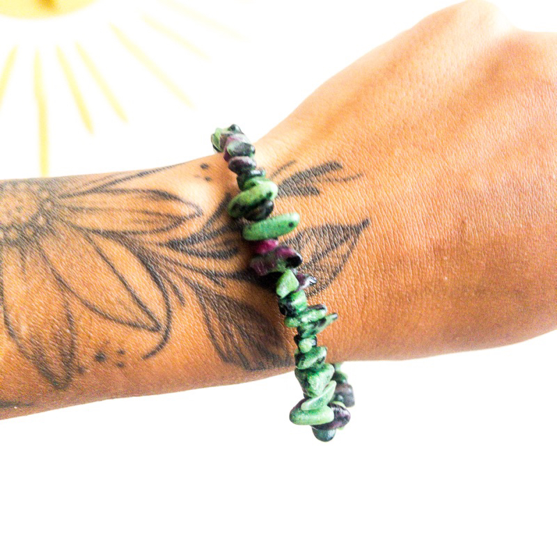 pulseira cascalho zoisita com rubi pedra natural