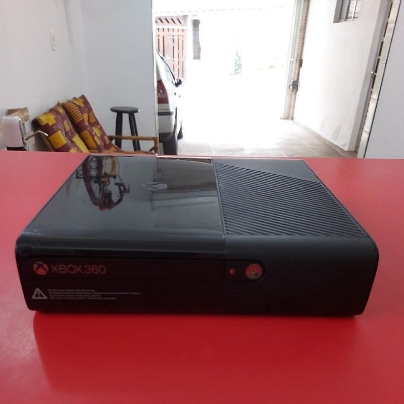 CONSOLE XBOX 360 SUPER SLIM 2013 TRAVADO ORIGINAL, DE 4 GIGAS, APENAS O CONSOLE.