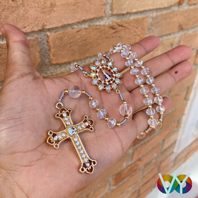 Terço Transparente De Cristal Nossa Senhora Aparecida com Cruz e Entremeio de Strass e Folheado / Formatura Noivado