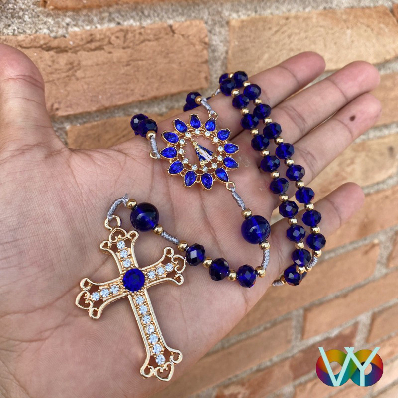 Terço Azul De Cristal Nossa Senhora Aparecida com Cruz e Entremeio de Strass e Folheado / Noivado Formatura