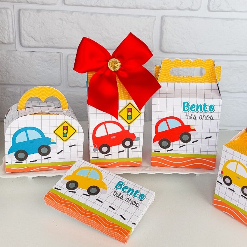 kit com 24 personalizados - Lembrancinha vários temas - carrinhos - meio de transporte. em Oferta na Shopee
