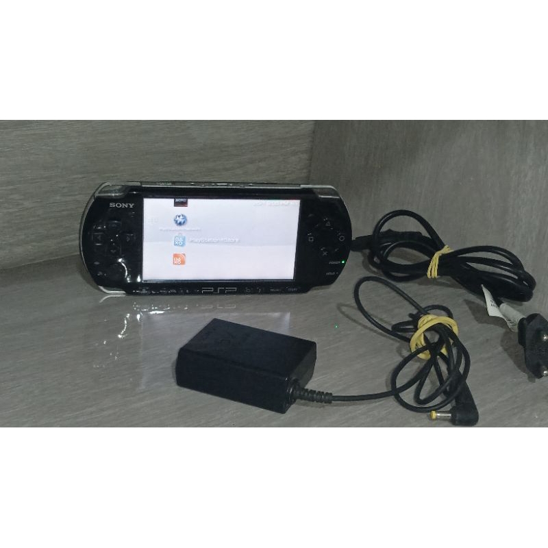 PSP GO 16GB PRETO COM JOGOS SEMINOVO - PSP