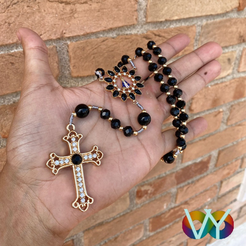 Terço Preto De Cristal Nossa Senhora Aparecida com Cruz e Entremeio de Strass e Folheado / Noivado Formatura