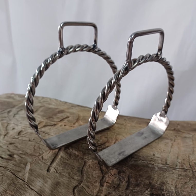 Estribo Inox Torcido Chapa Lisa. Envio Imeditao