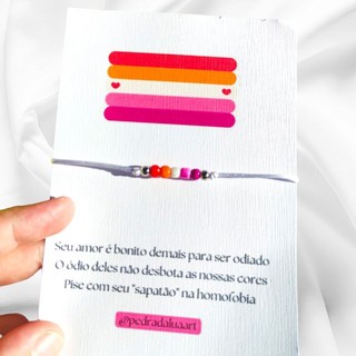Pulseira Artesanal LGBTQIA+ com Miçangas nas Cores da Bandeira Lésbica em Fio de Cetim Preto ou Branco em Oferta na Shopee