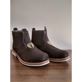 Botina Masculina Nobuck Café bordado ferradura solado Látex ( boné não incluso). em Oferta na Shopee