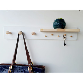 Cabideiro e Porta Chaves Hall Decorativo MDF Branco com Prateleira Pinus com 8 Pinos - 60x10