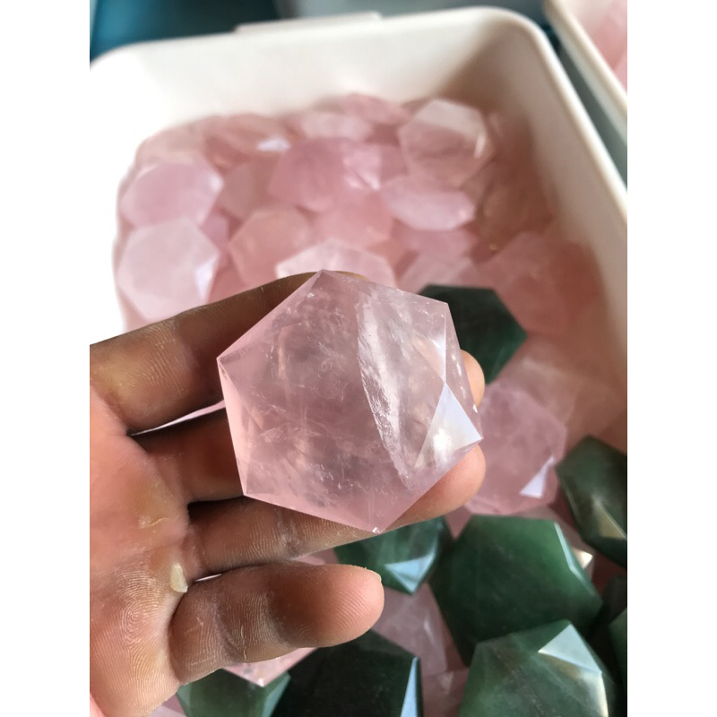 estrela de  Davi 60 a 70 gramas cristal ,quartzo verde e quartzo rosa
