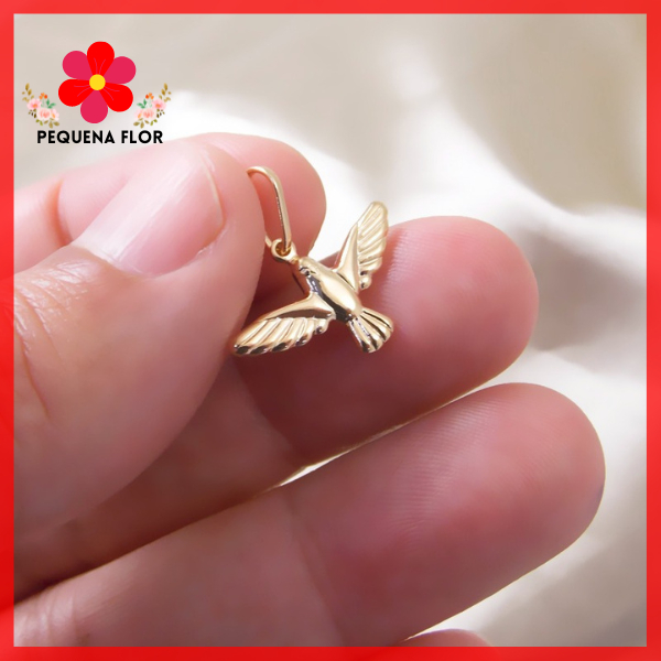| SEMI JOIA | Pingente Espírito Santo Religioso Pássaro, com Banho em Ouro Legítimo 18k