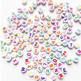 Miçanga Infantil 100 unidades 6 mm Alfabeto Colorido Branco P/pulseira e colar