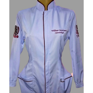 jaleco feminino gola padre botão embutido com punho de elástico tecido gabardine já com bordados