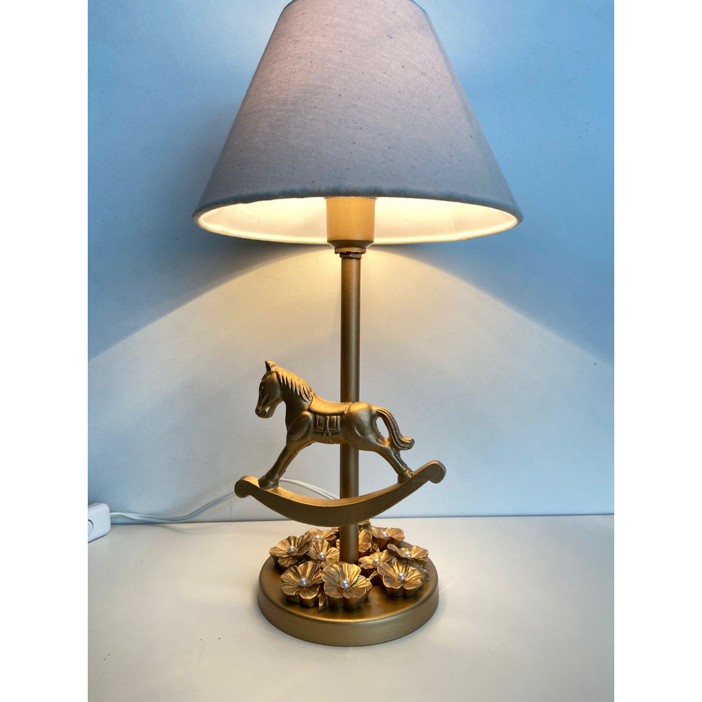Abajur cavalinho e Flores Dourado em Oferta na Shopee