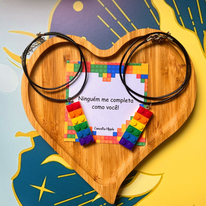 Colar Lego Ninguém Me Completa Como Você Metadinha Casal Amizade Unitário Presente Divertido Colorido LGBT Arco Íris