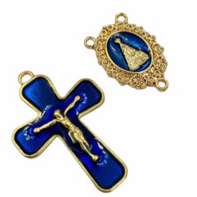 05 Crucifixo Azul + 05 Entremeio Nsa Senhora Aparecida Dourado p/ montagem de Terço
