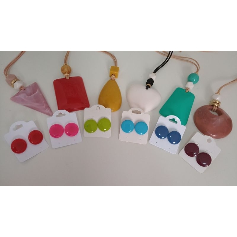 kit 4 colares maxi colar cores e modelos variados com 4 brincos botão moda despojada