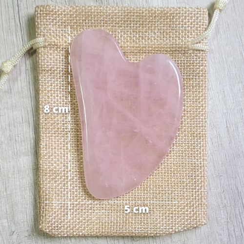 Pedra de Quartzo Gua Sha Rosa Claro Antissinais Formato Coração - Massagem Facial