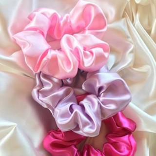 kit 3 Xuxinhas de Cetim Scrunchie Anti Frizz Para Cabelos Prendedor Capilar Elástico
