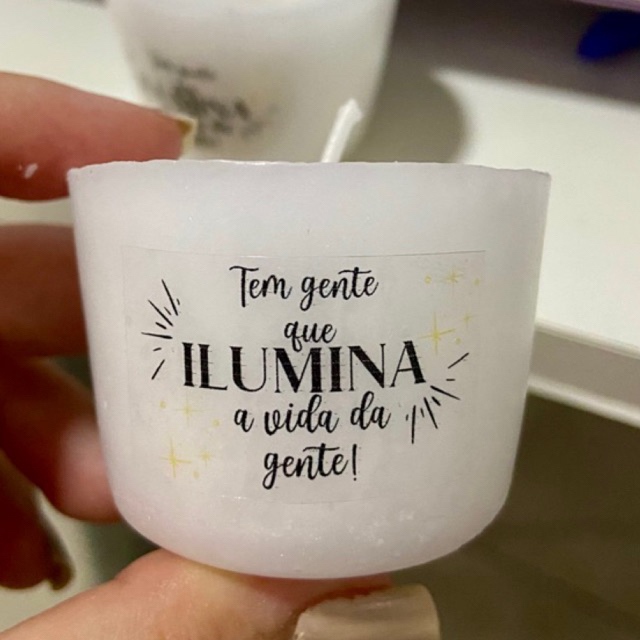 12 Velas Perfumadas Tem Gente que Ilumina a Vida da Gente - 4x5cm / Lembrancinhas de Aniversário - Casamento