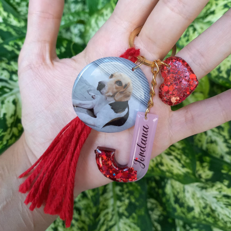 Chaveiro de resina letra personalizado com nome + pingente de foto + pingente coração em Oferta na Shopee