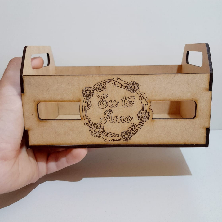 Kit 10 Caixotinhos 18x12x10 Modelo Eu Te Amo Gravado  - Feliz Dia das Mâes - Dia dos Namorados - Pascoa - mini caixote Cestinha Cesta caixas de feira MDF - Presentes Datas Especiais Lembrancinha