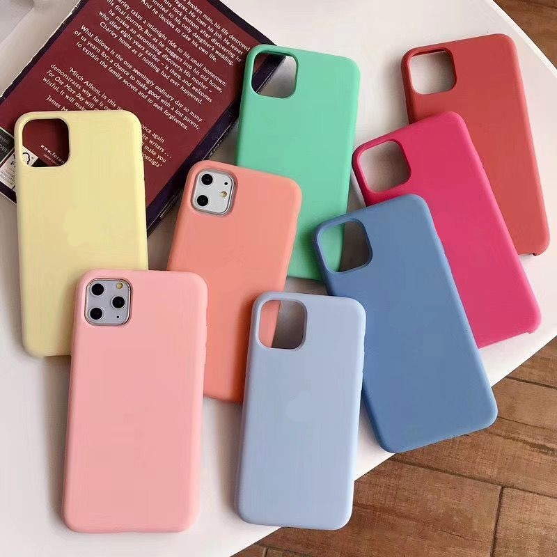 CAPINHA COM LOGO DE SILICONE PARA TODOS IOS (COR ALEATÓRIA) CAPA em Oferta na Shopee