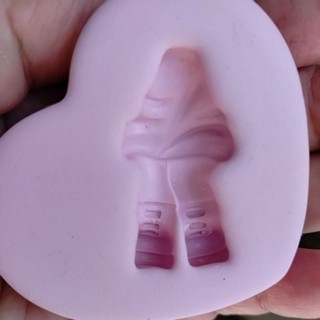Molde de silicone com avaria para aplique de biscuit bonequinha 1