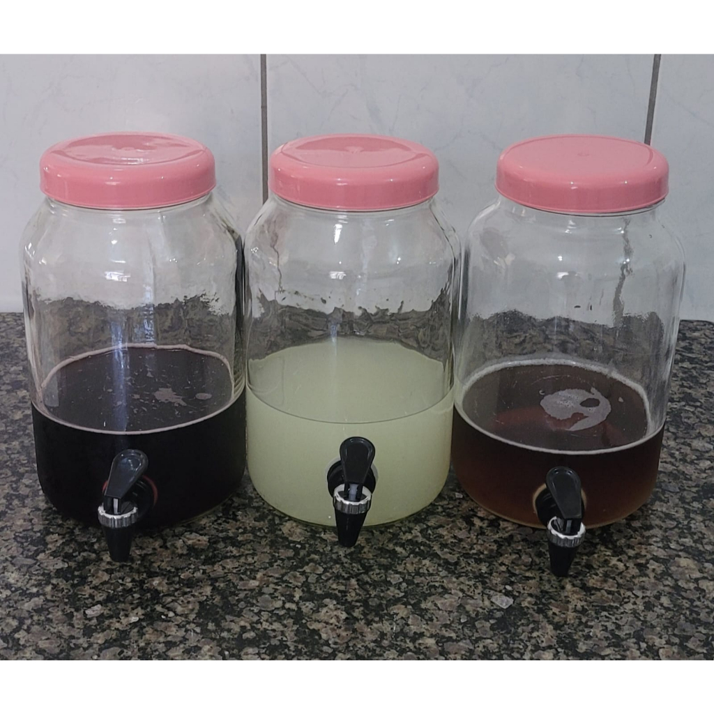 Suqueira de vidro, Kit de 3 Suqueiras de vidro, porta suco, porta água, tampa de plástico