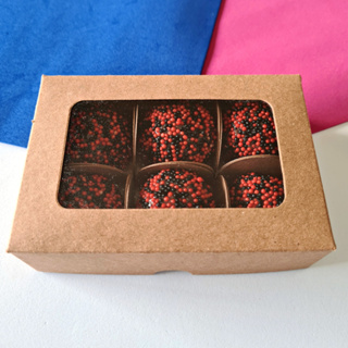 Kit 100 Caixas KRAFT 6 doces com visor 11x7,5x3 cm. Embalagem para doces, presentes e artesanatos. em Oferta na Shopee