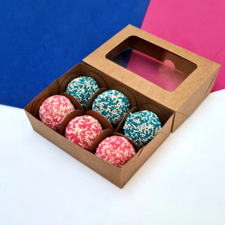 Kit 50 Caixas KRAFT 6 doces com visor 11x7,5x3 cm. Embalagem para lembranças, doces e artesanatos. em Oferta na Shopee
