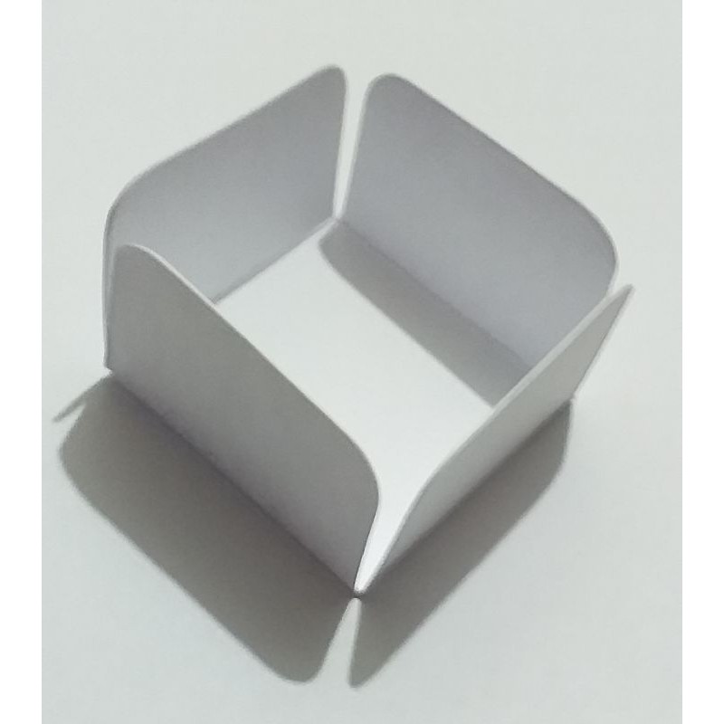 1000 forminhas P/ doces 4 pétalas Branca  . 3X3 cm por 2 cm. em Oferta na Shopee