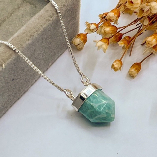 Colar Mística Amazonita Ponta Lapidada | Prata 925 e Pedra Natural / Cristais | Pingente Fixo
