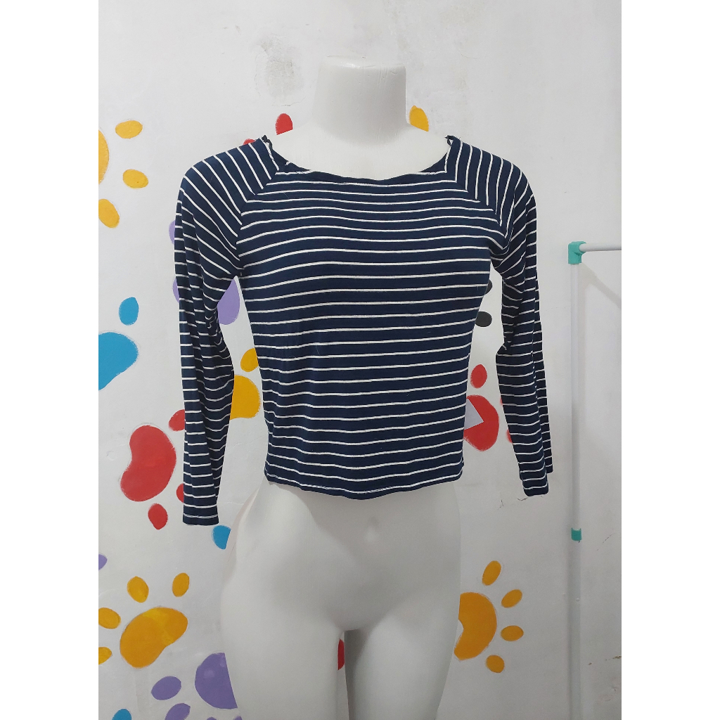IMPORTADA Blusa feminina listrada cropped azul marinho MADE IN USA brechó beneficente