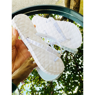 Chinelo de Dedo Rasteirinha  em  Alto  Relevo Anitta  Modinha Cores  Neon