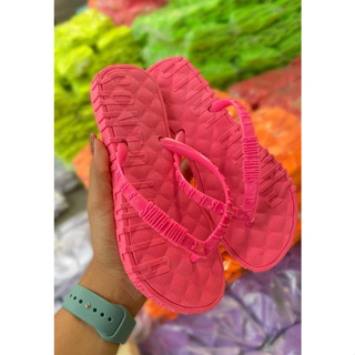 Chinelo de Dedo Rasteirinha  em  Alto  Relevo Anitta  Modinha Cores  Neon em Oferta na Shopee