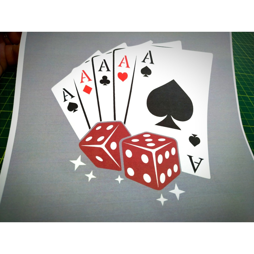 Novo Stencil Multicamadas Cartas E Dados Para Pinturas e Aerografias