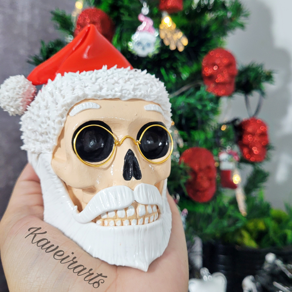 Crânio Decorativo Caveira Papai Noel - Gesso - Enfeite de Natal – Decoração- Objeto