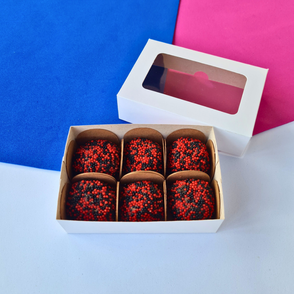 Kit 100 Caixas BRANCA 6 doces com visor 11x7,5x3 cm. Embalagem para doces, presentes e artesanatos. em Oferta na Shopee