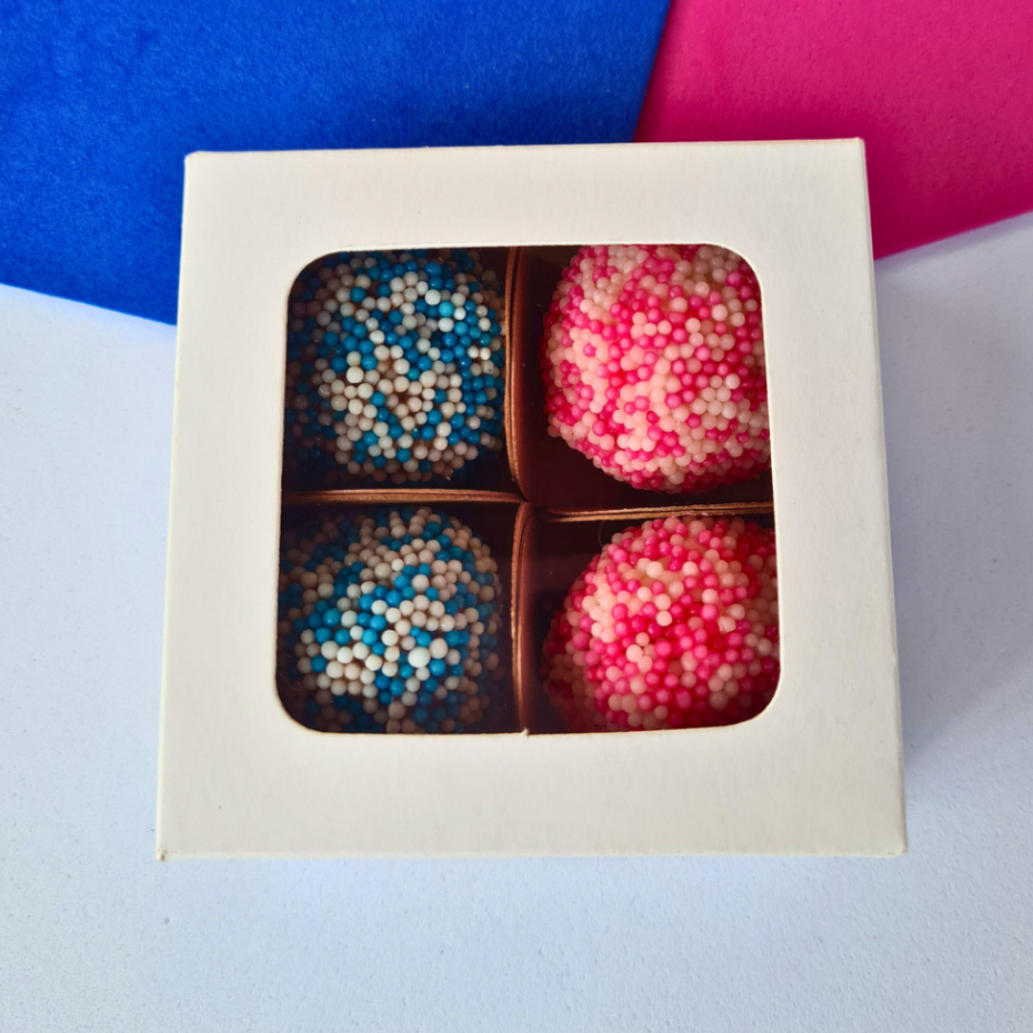 Kit 50 Caixas BRANCA 4 doces com visor 7,5x7,5x3 cm. Embalagem para lembrancinhas, doces, artesanato. em Oferta na Shopee