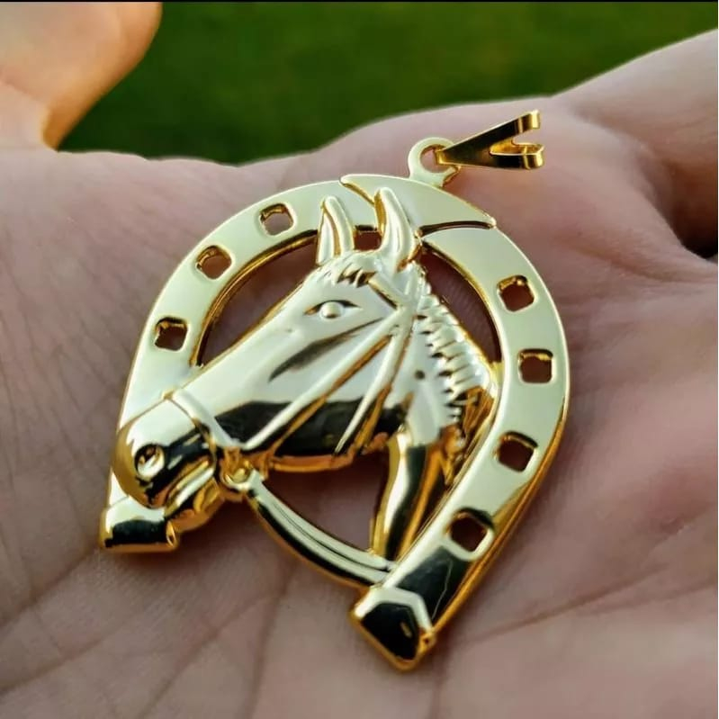 Pingente Cavalo Ferradura Dourado Folheado Banhado A Ouro 18k