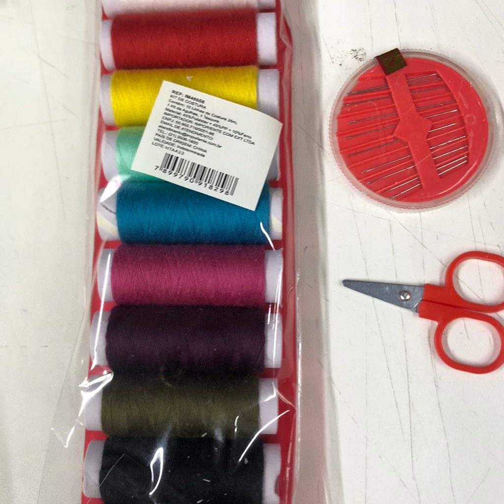 Kit De Costura Com 10 Linhas, 10 Agulhas e 1 Tesoura em Oferta na Shopee