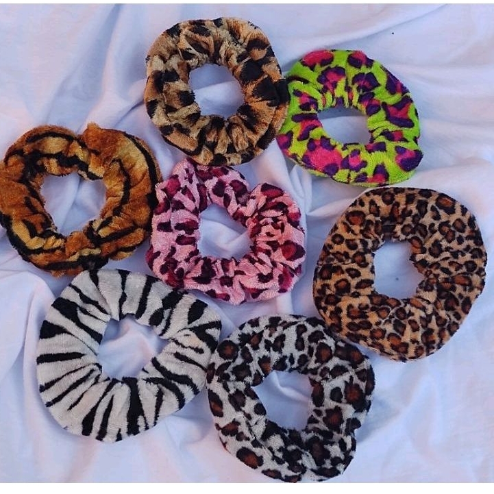 Kit 4 Xuxinhas Scrunshie Veludo Prendedor de Cabelo Protege os fios Animal Print em Oferta na Shopee
