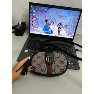 Bolsa mini bag modelo de lançamento com alça transversal.