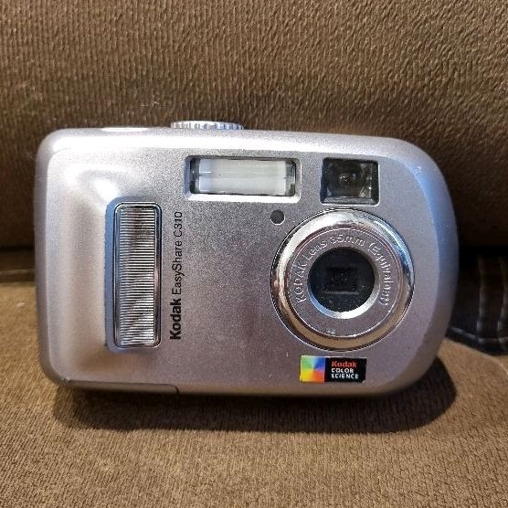 Lote com 2 câmeras digitais vintage, com defeito.