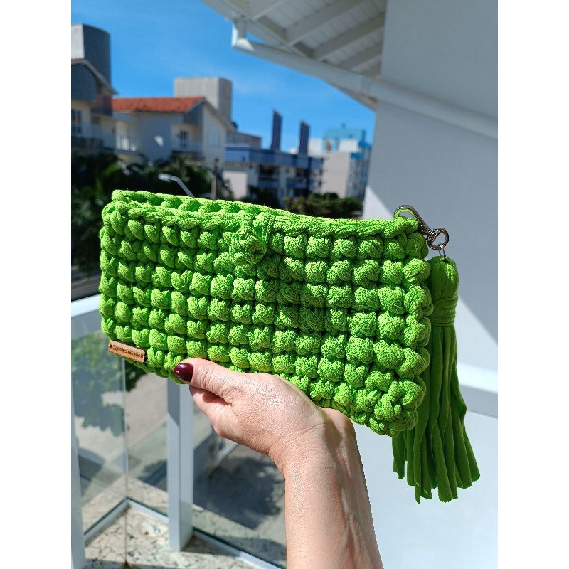 Clutch de fio de malha com botão em fio de malha/Carteira de crochê/Bolsa de crochê estilo Clutch 100%artesanal
